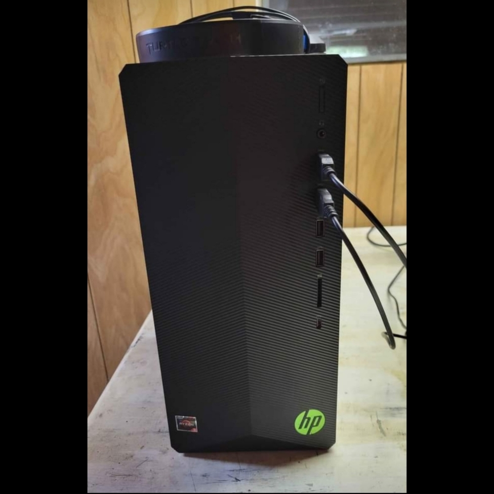 SOLD- HP Pavilion R5 1650 8GB/264GB